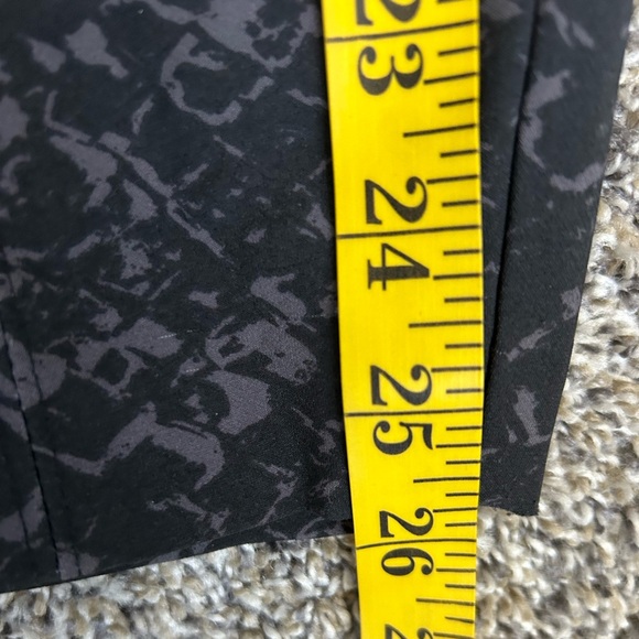 Lane Bryant Women’s Cropped Black/Gray Patterned Pants size 18 - Picture 7 of 9